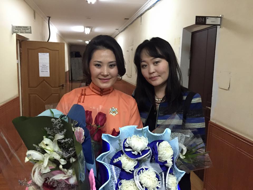 Дуучин Р.Дэлгэрмаагийн даруухан гоёл